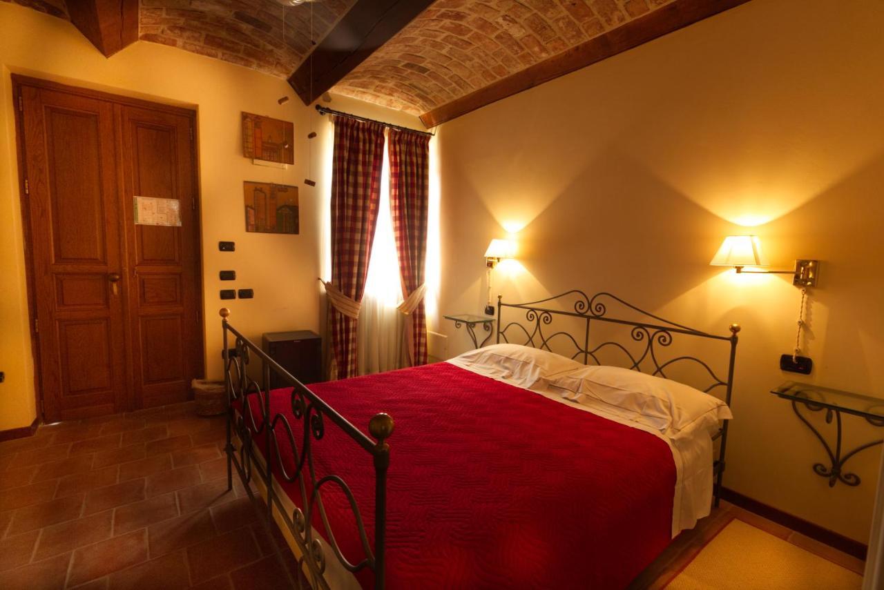 Foresteria Ristorante Conti Roero Monticello d'Alba Номер фото