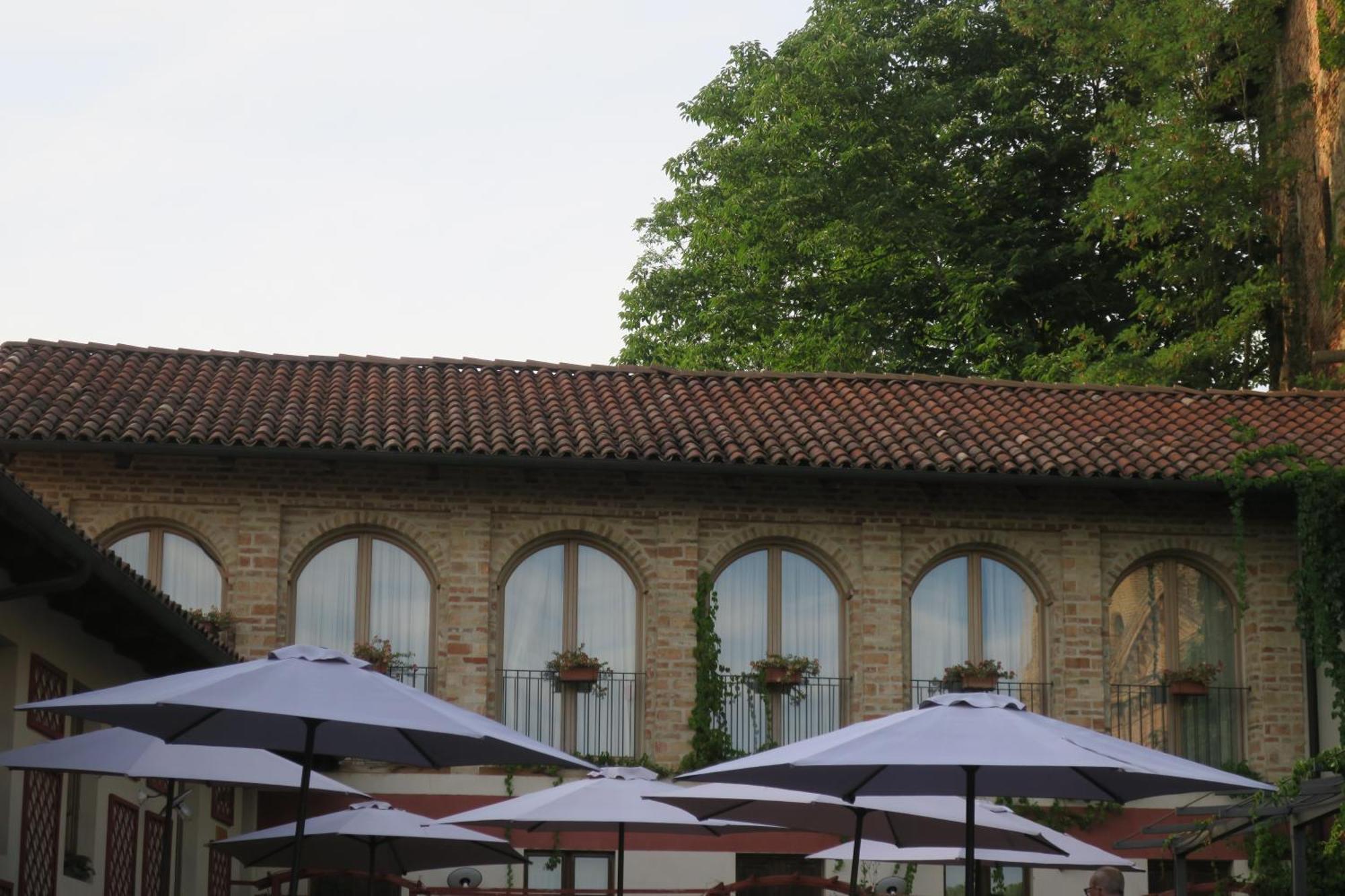 Foresteria Ristorante Conti Roero Monticello d'Alba Екстер'єр фото